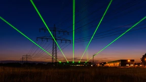 Eine Zange aus lauter Licht