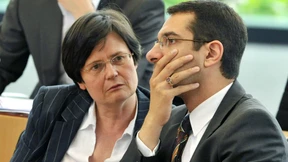 Ärger über den Mann aus Reihe eins