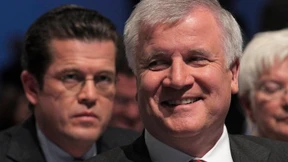 Seehofer will Guttenberg zurückholen