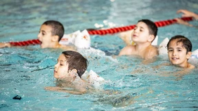 Corona-Stau im Lehrschwimmbecken