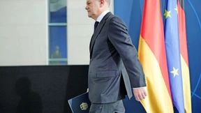 Im Angesicht des Krieges versammelt sich die SPD hinter dem Kanzler