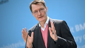 „Wir drehen zu den Masken jeden Stein um“