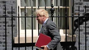 Johnson kämpft an mehreren Fronten