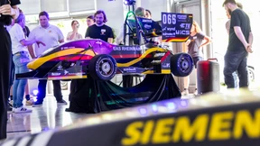 Studenten, die Rennwagen bauen