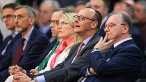 Mit der Stange quer im Mund