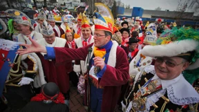 Narren erstürmen die Rathäuser