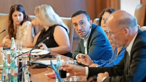 Ungeklärte Zusammenarbeit in Frankfurt