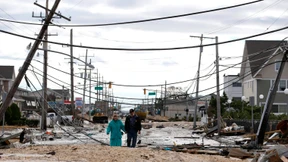 Bilder der Zerstörung und des Aufbaus