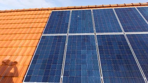 Mehr Haushalte investieren in Photovoltaik, Pellets und ein E-Auto