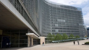 Tausende EU-Beamte verdienen mehr als Merkel  