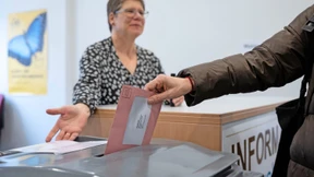 Im Frankfurter Wahllokal herrscht reger Betrieb