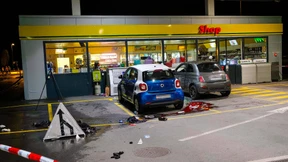 Jugendlicher greift Menschen mit Axt an