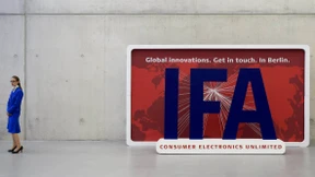 Funkende Fritteusen und Chips unter der Haut