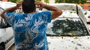 Kleines Mädchen von riesigem Hagelkorn erschlagen