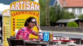 Als „Bikepacker“ mit Champagner auf den Champs-Élysée