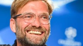 Altes Pferd gegen junges Pferd