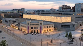 Ein Monument aus Schiefer und Alabaster