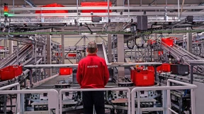 Der Roboter bringt die Avocado