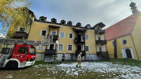 Drei Frauen und ein Baby sterben bei Brand eines Mehrfamilienhauses