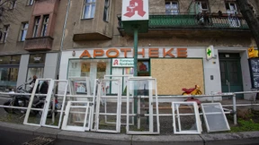 Durchsuchungen wegen Kugelbomben-Explosion mit 150 Polizisten