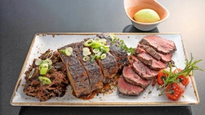 Pulled Pork aus dem Smoker und Steaks vom Grill