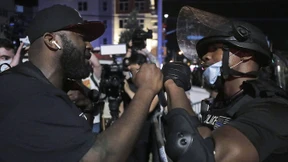 Schießtraining mit schwarzen Pappfiguren