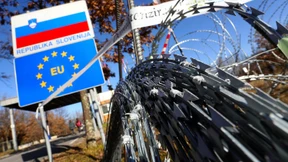 Ein Zaun und seine Gegner