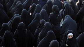 Was Frauen in iranischen Gefängnissen erleiden