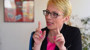 Nur mit der Ruhe, ganz ohne Autos, mit vielen Frauen