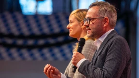 Roth sieht SPD vor Zerreißprobe