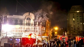 Demonstranten greifen saudische Botschaft in Teheran an