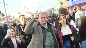 Wiesn-Besucher verärgert über zu viel Blasmusik in der Bräurosl