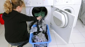 Frauen arbeiten mehr als Männer, aber häufiger unbezahlt