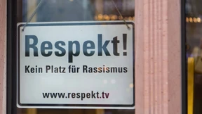 AfD will „Kein Platz für Rassismus“-Schild entfernen lassen