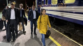 Baerbock reist zu Überraschungsbesuch nach Kiew