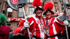 Schlips ab und Kostüme an