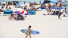 Hitzewelle treibt Australier an den Strand