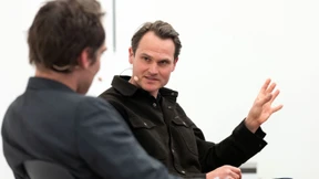 „Man braucht eine unglückliche Kindheit“ – Tatort-Star Fabian Hinrichs übers Schauspielern