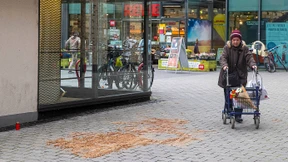 24 Jahre alte Frau auf offener Straße erstochen