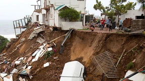 Mehr als 50 Tote nach heftigen Erdrutschen