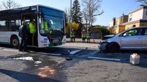 Viele verletzte Kinder bei Schulbus-Unfall