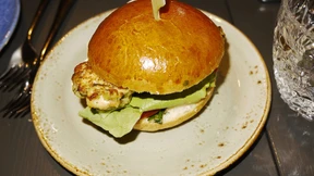 Fisch im Brötchen, Fisch in der Suppe