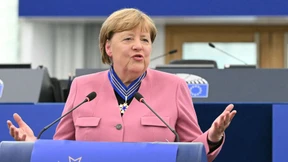 Ex-Kanzlerin Merkel erhält „Europäischen Verdienstorden“