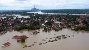 Sandsack-Damm soll größtes serbisches Kraftwerk schützen