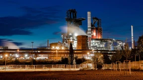 Tiefer Fall einer Legende und die Frage nach Fluch oder Segen