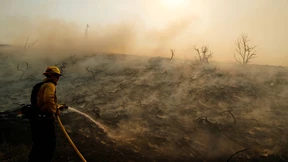 Feuer treibt 60.000 Menschen aus ihren Häusern