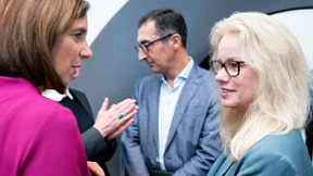 Die Frauen treten zuerst an