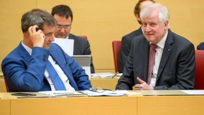 Rücktrittsforderungen an Seehofer