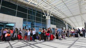 Tausende Urlauber reisen vorzeitig ab