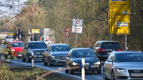 Schier endloses Warten auf vier Fahrspuren